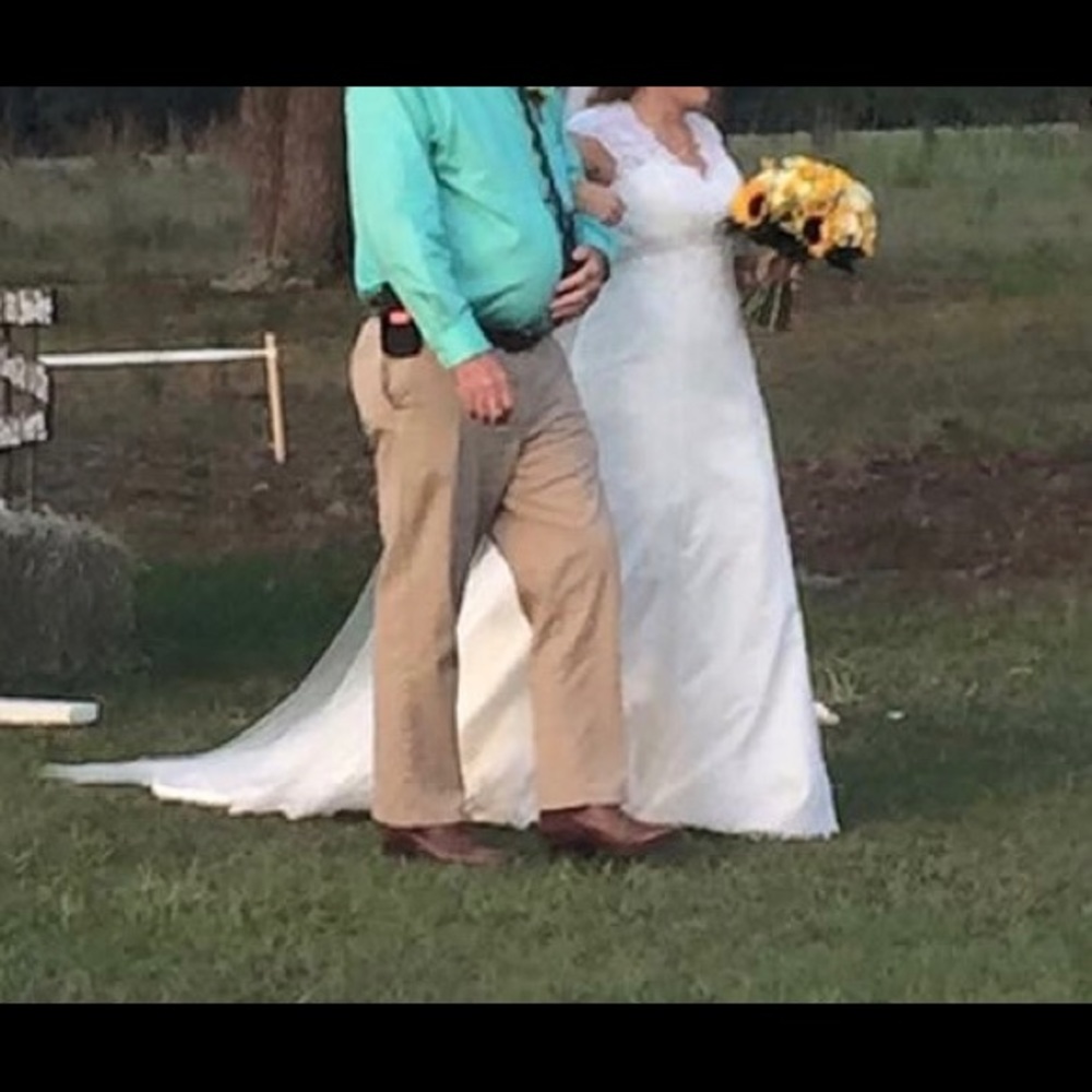 Size 14 Vintage Country Chic Lace Wedding Dress